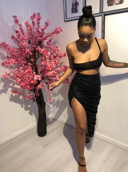 Walking into my ex’s funeral skirt